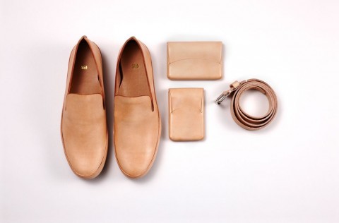 12-FEIT-shoes-sand-hero