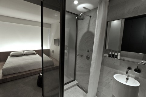 Hotel-Americano-new-york-chelsea-on-suite-bathroom-interior