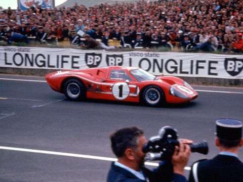 1967-ford-gt40-MKIV-lemans-dan-gurney