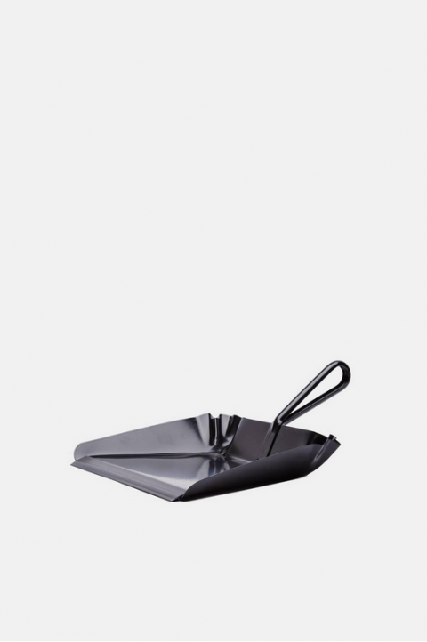 designer-black-metal-dustpan